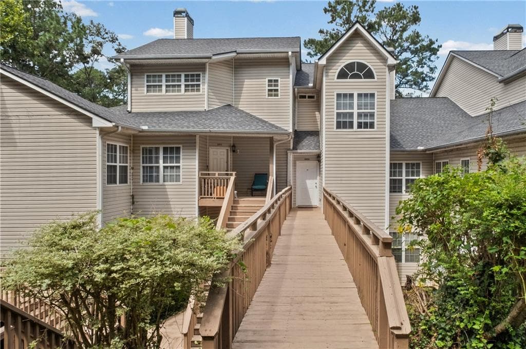 3 bedroom, 3 bathroom townhouse for rent at 8806 Fairview Bluff Road, Johns Creek, GA 30022 for $2,395 a month — photo 1 of 25