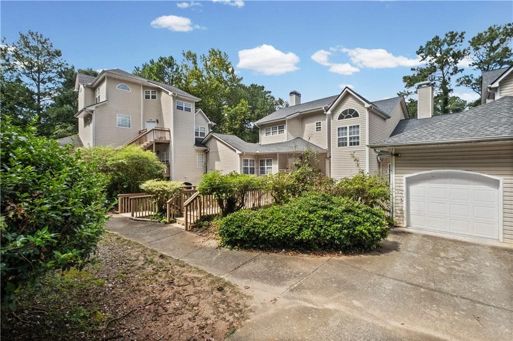 3 bedroom, 3 bathroom townhouse for rent at 8806 Fairview Bluff Road, Johns Creek, GA 30022 for $2,395 a month — photo 2