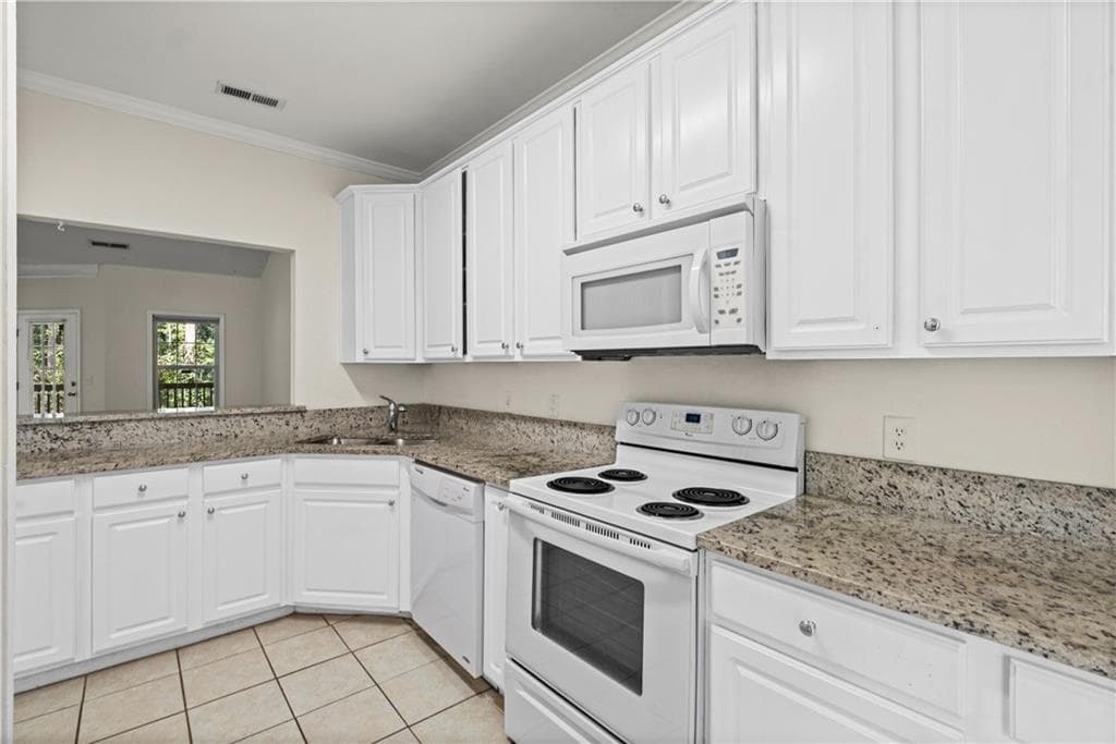 3 bedroom, 3 bathroom townhouse for rent at 8806 Fairview Bluff Road, Johns Creek, GA 30022 for $2,395 a month — photo 5