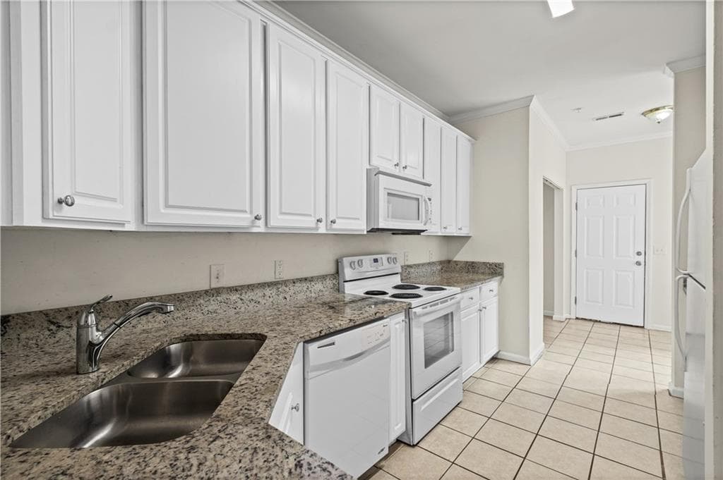 3 bedroom, 3 bathroom townhouse for rent at 8806 Fairview Bluff Road, Johns Creek, GA 30022 for $2,395 a month — photo 6