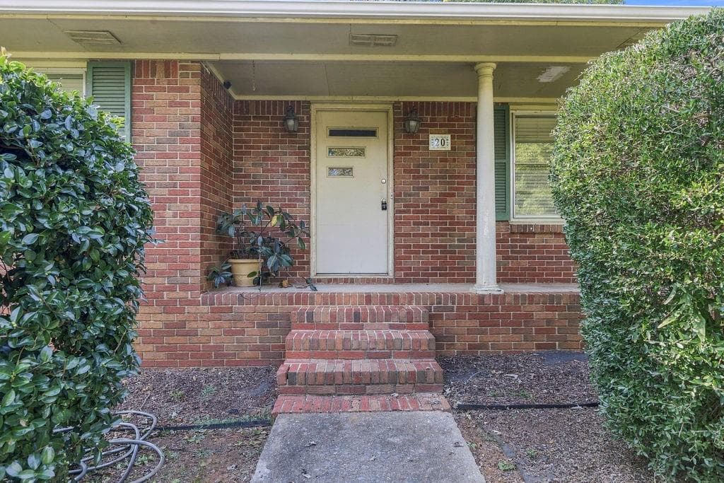 3 bedroom, 2 bathroom, 1,427 sq ft single family residence for sale at 20 Little Valley Road, Cartersville, GA 30121 — photo 2
