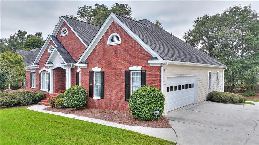 3 bedroom, 4 bathroom, 3,712 sq ft single family residence for sale at 613 EAGLE RIVER Lane, Grayson, GA 30017 — photo 3