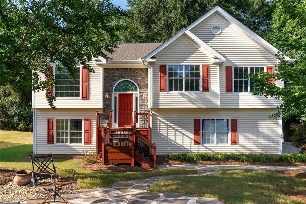4 bedroom, 3 bathroom, 2,100 sq ft single family residence for sale at 1909 Brookhill Way, Snellville, GA 30078