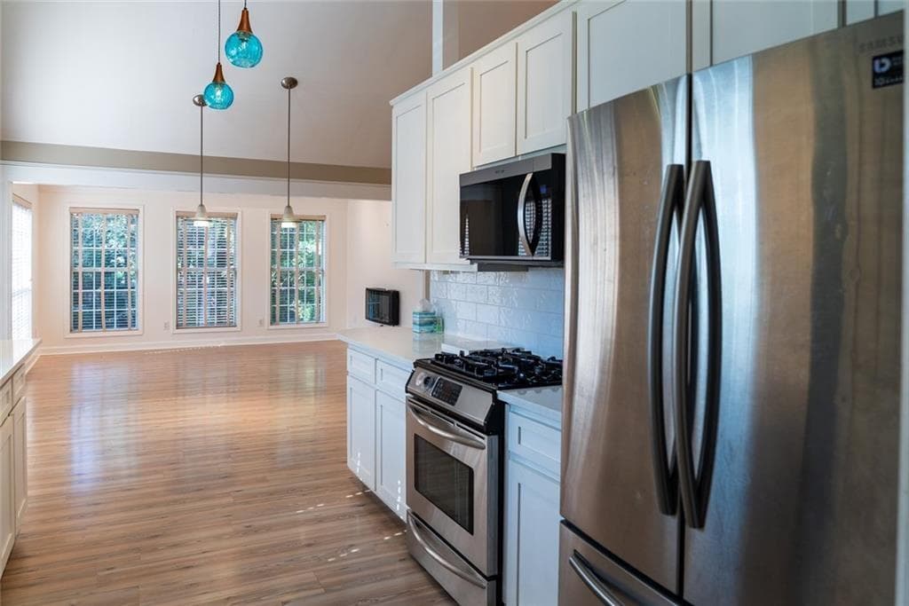 4 bedroom, 3 bathroom, 2,100 sq ft single family residence for sale at 1909 Brookhill Way, Snellville, GA 30078 — photo 4