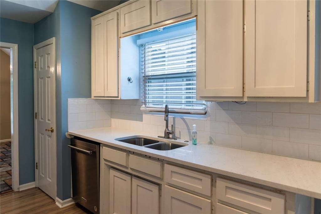 4 bedroom, 3 bathroom, 2,100 sq ft single family residence for sale at 1909 Brookhill Way, Snellville, GA 30078 — photo 5