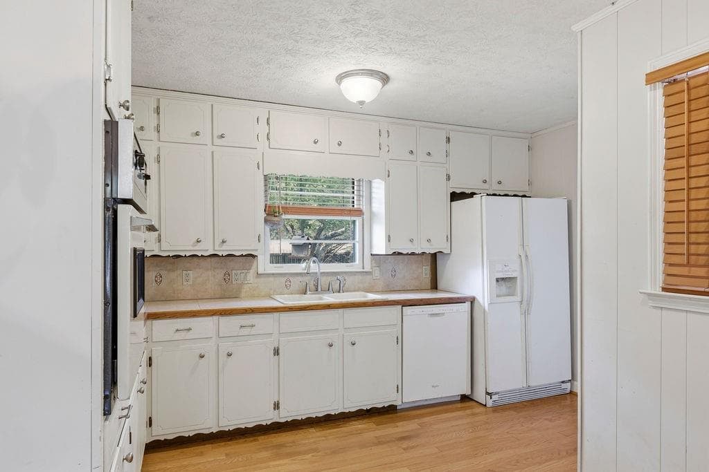 3 bedroom, 2 bathroom, 1,427 sq ft single family residence for sale at 20 Little Valley Road, Cartersville, GA 30121 — photo 5
