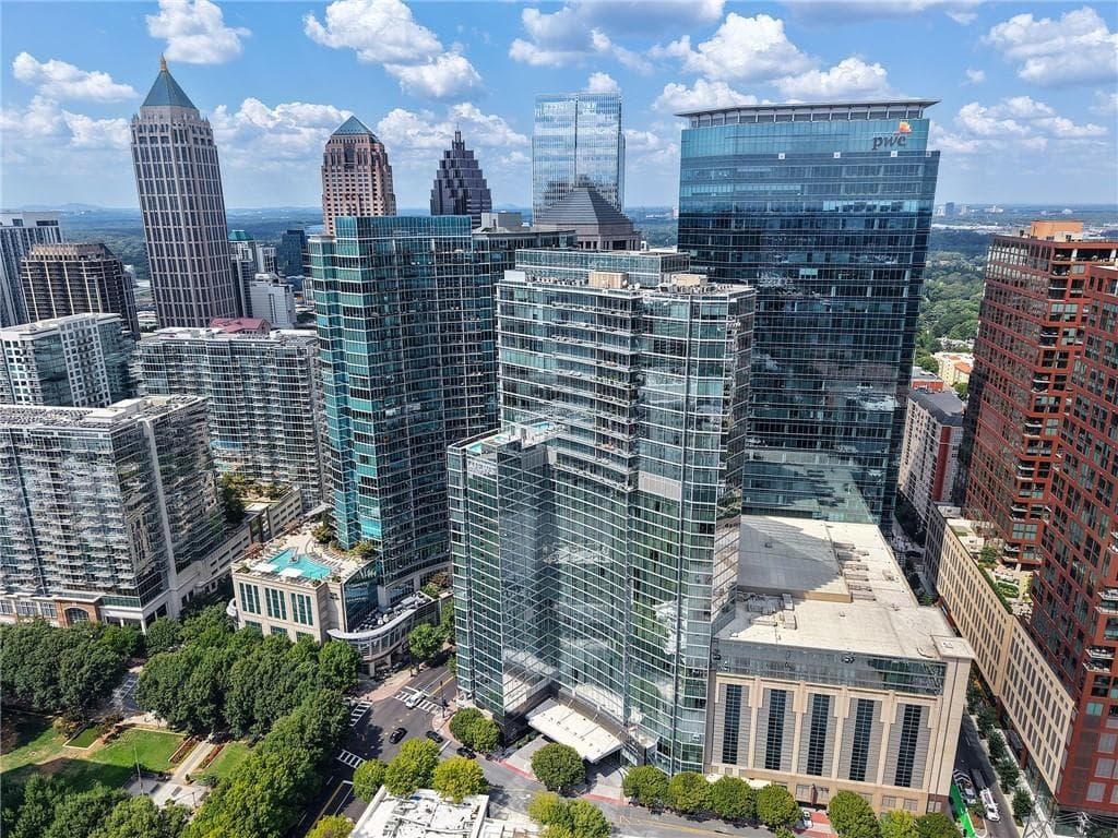 3 bedroom, 3 bathroom, 2,288 sq ft condominium for sale at 1065 Peachtree Street 3402, Atlanta, GA 30309 — photo 2