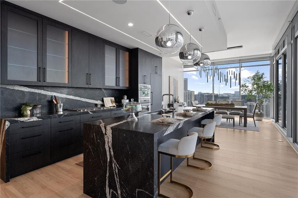 3 bedroom, 3 bathroom, 2,288 sq ft condominium for sale at 1065 Peachtree Street 3402, Atlanta, GA 30309 — photo 6