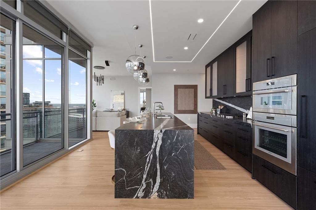 3 bedroom, 3 bathroom, 2,288 sq ft condominium for sale at 1065 Peachtree Street 3402, Atlanta, GA 30309 — photo 9