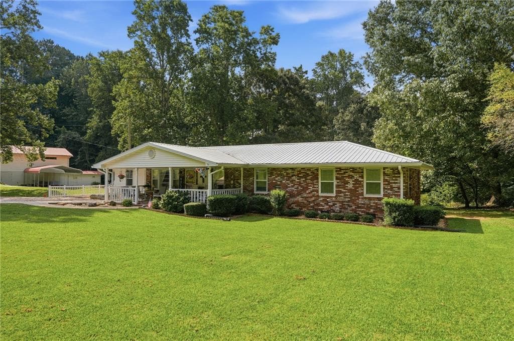 3 bedroom, 2 bathroom, 1,992 sq ft single family residence for sale at 6757 Campground Road, Cumming, GA 30040 — photo 2