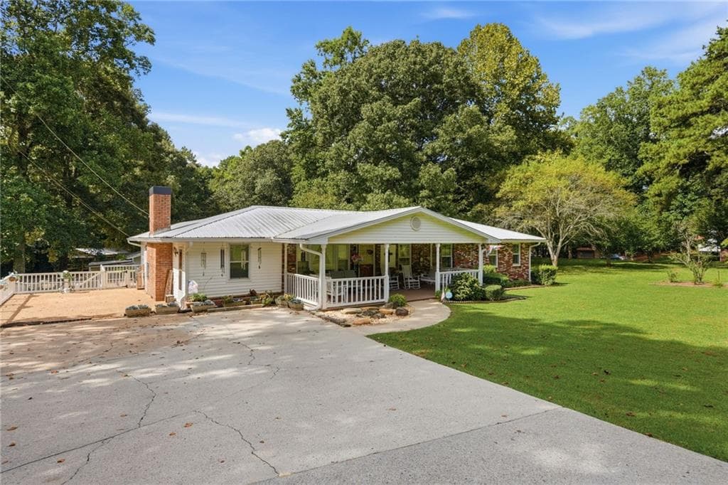 3 bedroom, 2 bathroom, 1,992 sq ft single family residence for sale at 6757 Campground Road, Cumming, GA 30040 — photo 3