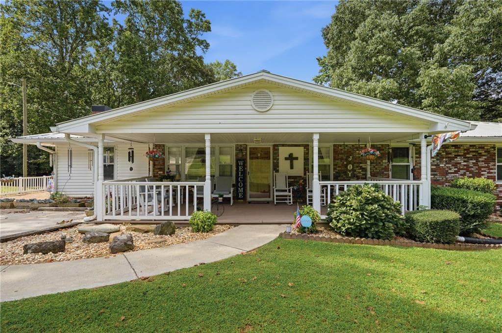 3 bedroom, 2 bathroom, 1,992 sq ft single family residence for sale at 6757 Campground Road, Cumming, GA 30040 — photo 4