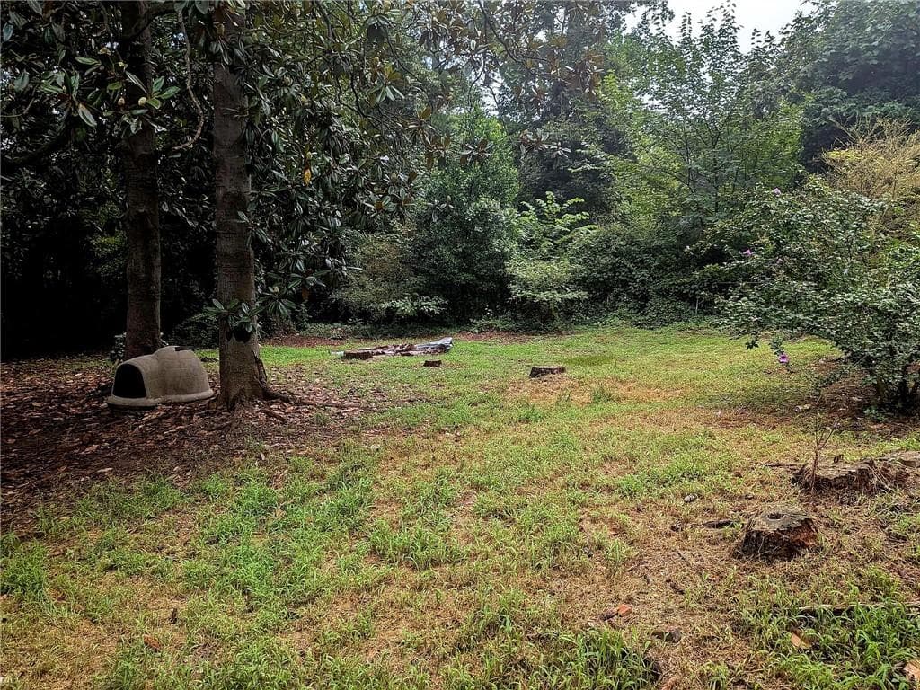 2 bedroom, 2 bathroom, 1,000 sq ft single family residence for sale at 127 Ellendale Lane, Atlanta, GA 30318 — photo 3