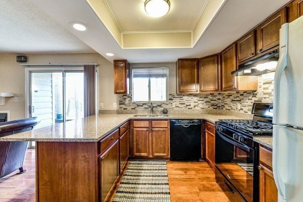 2 bedroom, 2 bathroom, 1,250 sq ft condominium for rent at 53 Doranne Court 53, Smyrna, GA 30080 for $1,725 a month — photo 7