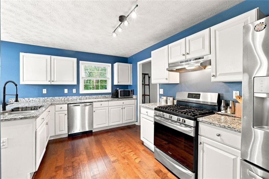 4 bedroom, 3 bathroom, 2,458 sq ft single family residence for sale at 1400 Walnut Hill Circle, Lawrenceville, GA 30043 — photo 7
