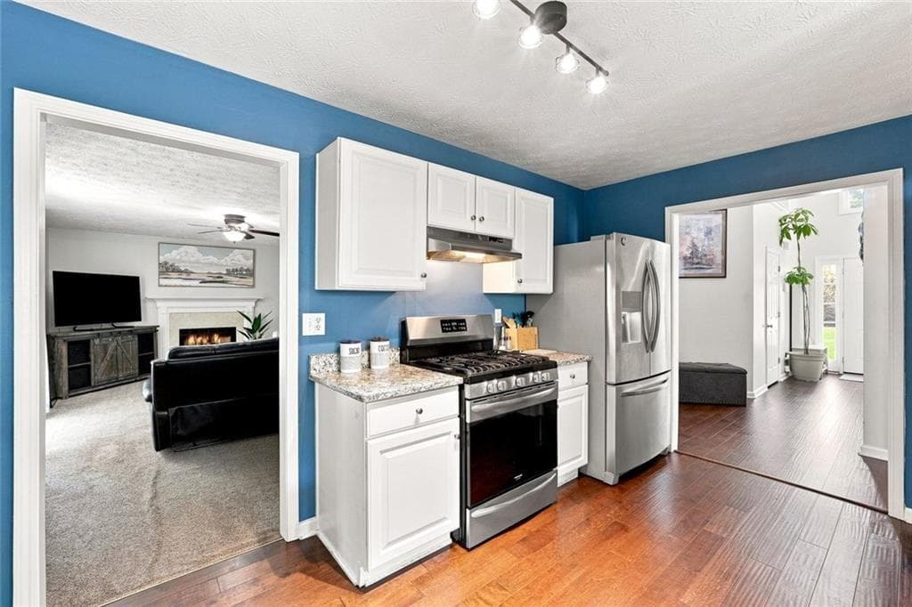 4 bedroom, 3 bathroom, 2,458 sq ft single family residence for sale at 1400 Walnut Hill Circle, Lawrenceville, GA 30043 — photo 9