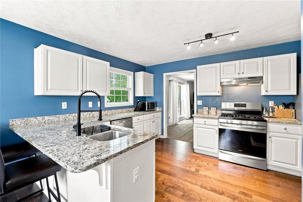 4 bedroom, 3 bathroom, 2,458 sq ft single family residence for sale at 1400 Walnut Hill Circle, Lawrenceville, GA 30043 — photo 10
