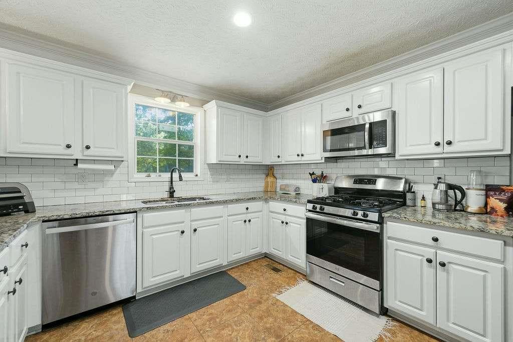 4 bedroom, 3 bathroom, 2,540 sq ft single family residence for sale at 4957 HERITAGE CROSSING Drive, Powder Springs, GA 30127 — photo 9