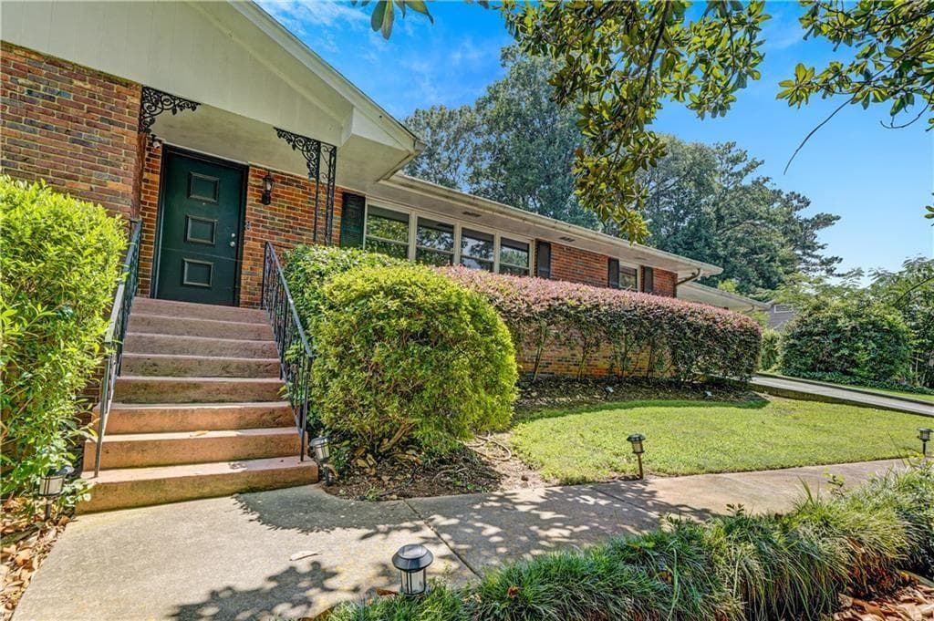 3 bedroom, 2 bathroom, 1,886 sq ft single family residence for rent at 2127 Desmond Drive, Decatur, GA 30033 for $3,500 a month — photo 5