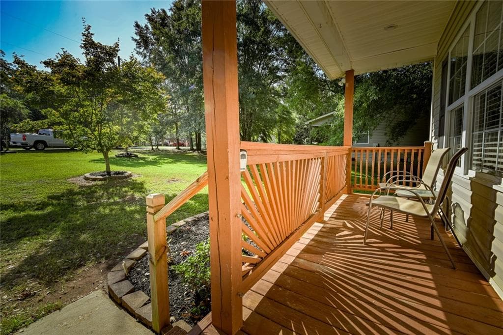 3 bedroom, 2 bathroom, 1,552 sq ft single family residence for sale at 1167 Bell Circle, Madison, GA 30650 — photo 4