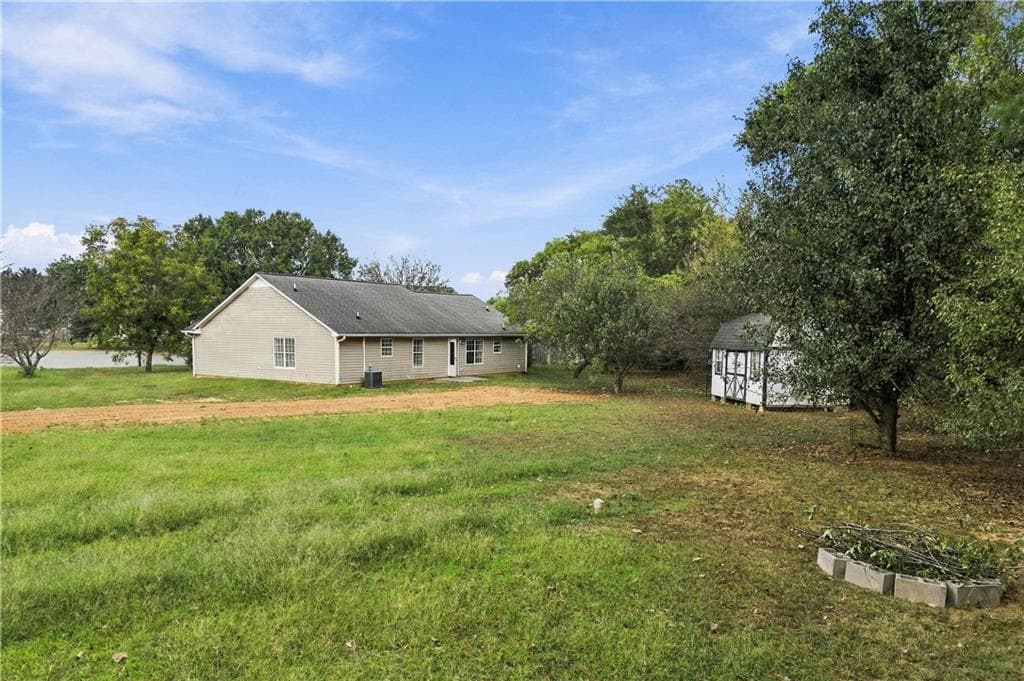 3 bedroom, 2 bathroom, 1,243 sq ft single family residence for rent at 28 Autumn Ridge Drive, Euharlee, GA 30145 for $2,100 a month — photo 5