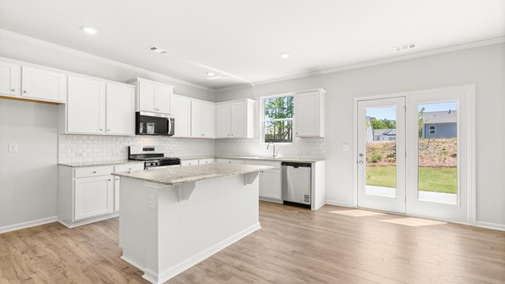 5 bedroom, 3 bathroom, 2,804 sq ft single family residence for sale at 34 Hampshire Court, Cartersville, GA 30120 — photo 4