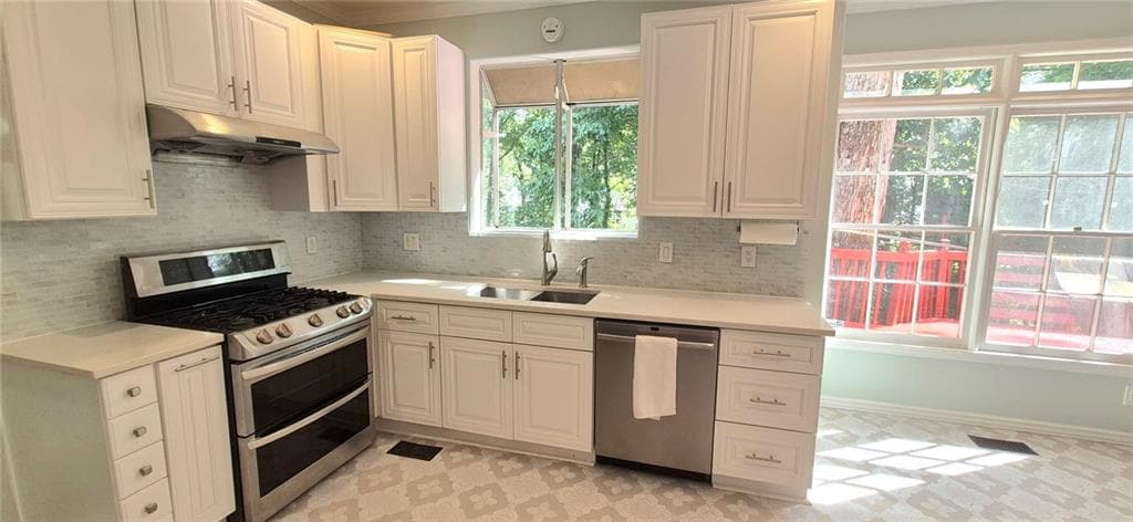 4 bedroom, 4 bathroom, 3,248 sq ft single family residence for sale at 3165 Park Chase, Alpharetta, GA 30022 — photo 4