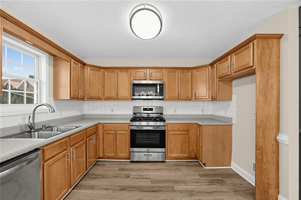 4 bedroom, 2 bathroom, 1,801 sq ft single family residence for sale at 1512 Queen Elizabeth Drive, Locust Grove, GA 30248 — photo 8