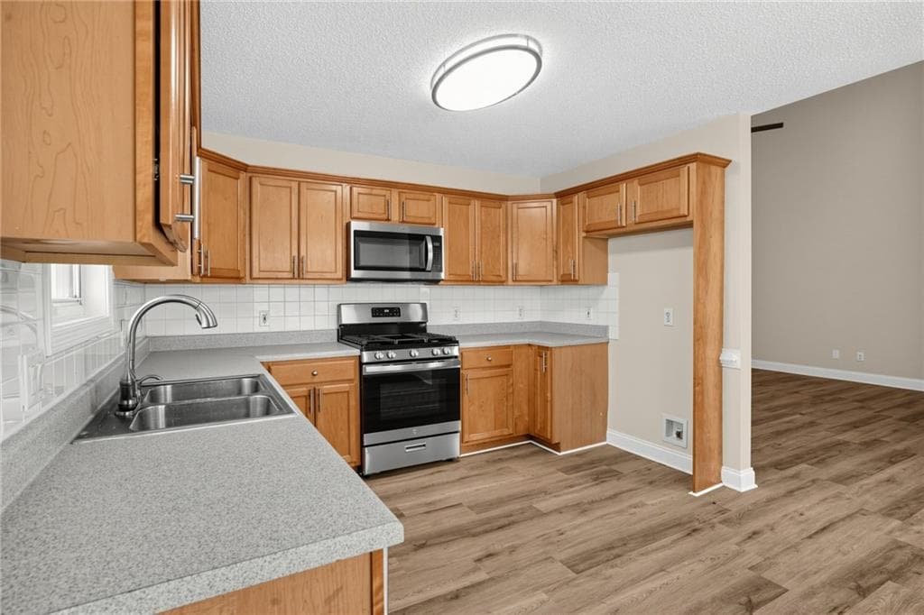 4 bedroom, 2 bathroom, 1,801 sq ft single family residence for sale at 1512 Queen Elizabeth Drive, Locust Grove, GA 30248 — photo 9