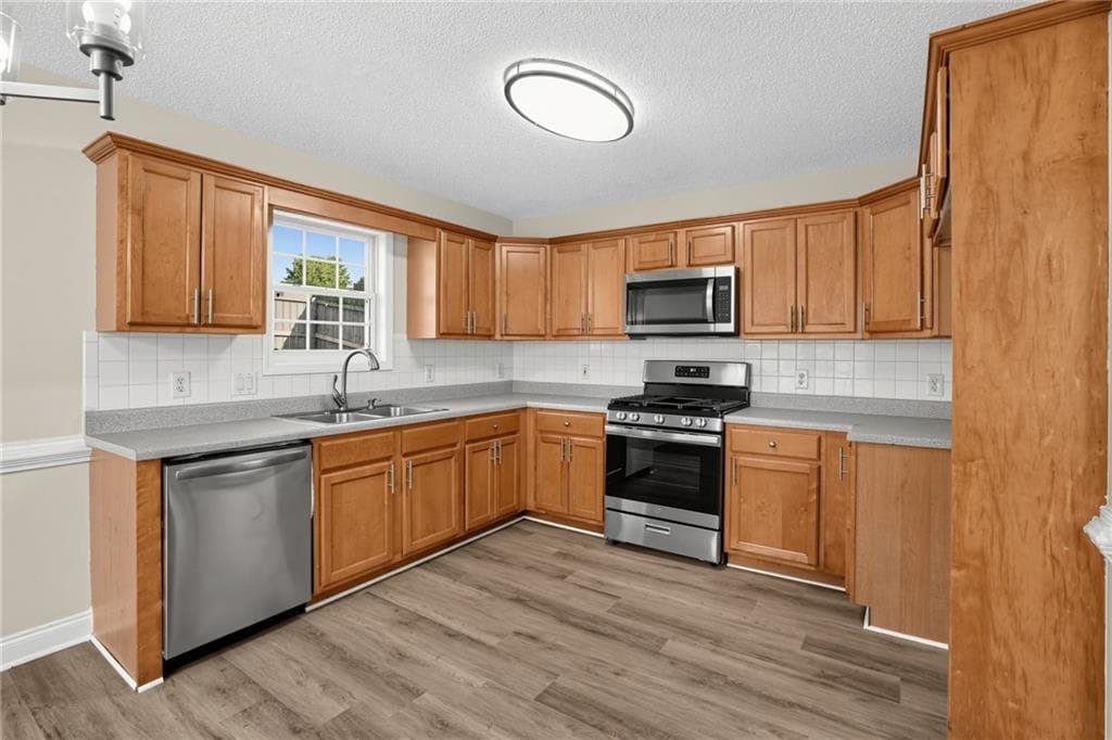 4 bedroom, 2 bathroom, 1,801 sq ft single family residence for sale at 1512 Queen Elizabeth Drive, Locust Grove, GA 30248 — photo 10