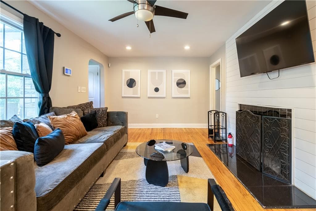 3 bedroom, 1 bathroom, 1,072 sq ft single family residence for sale at 1788 Campbellton Road, Atlanta, GA 30311 — photo 5