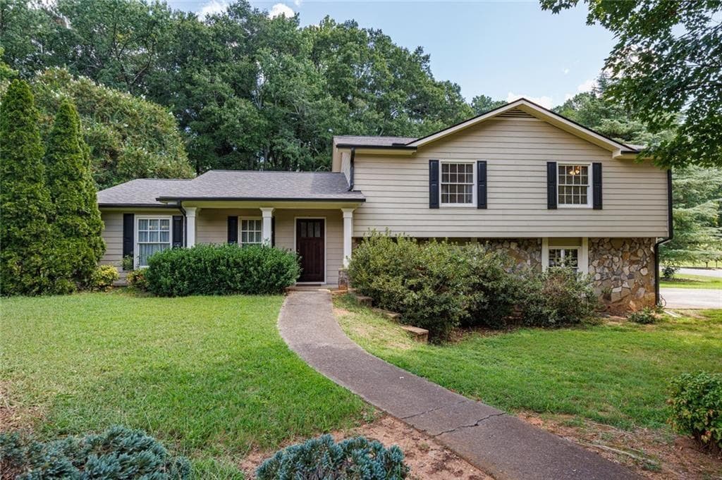 4 bedroom, 2 bathroom, 2,844 sq ft single family residence for sale at 875 Windsor Trail, Roswell, GA 30076 — photo 2