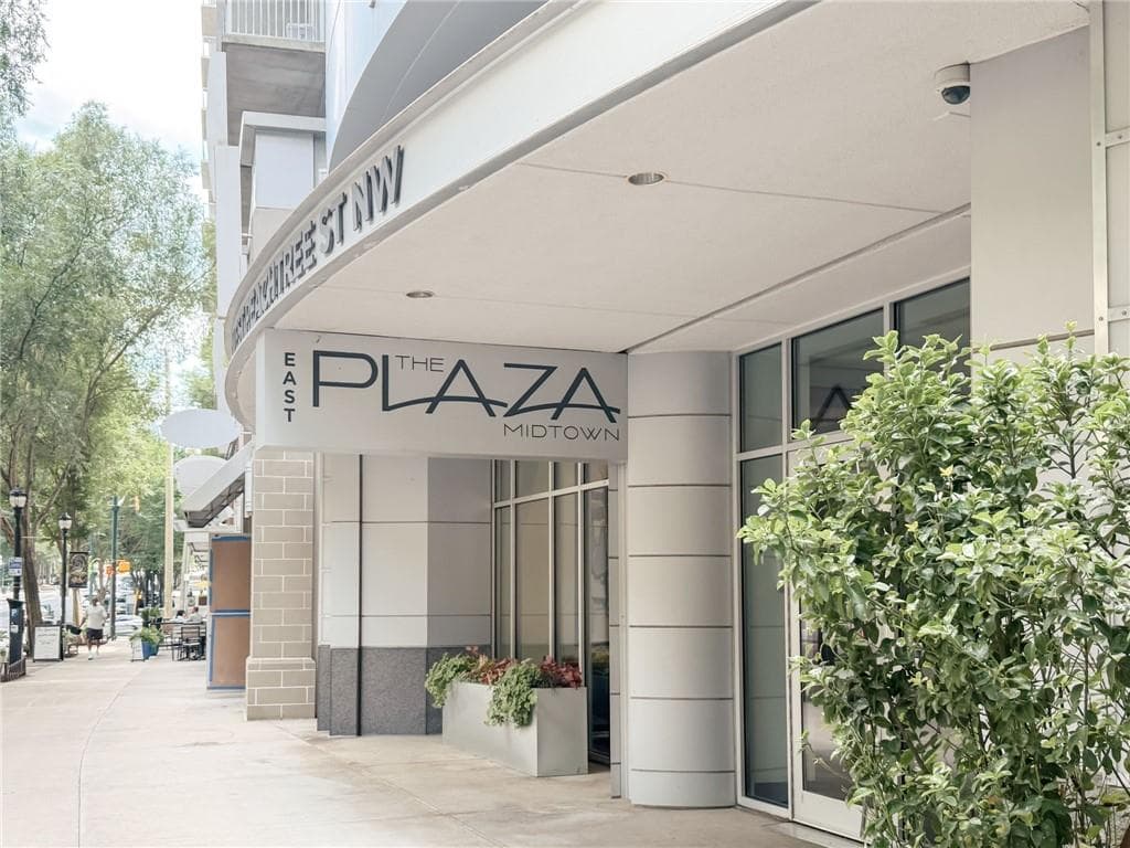 1 bedroom, 1 bathroom, 828 sq ft condominium for sale at 950 W Peachtree Street 913, Atlanta, GA 30309