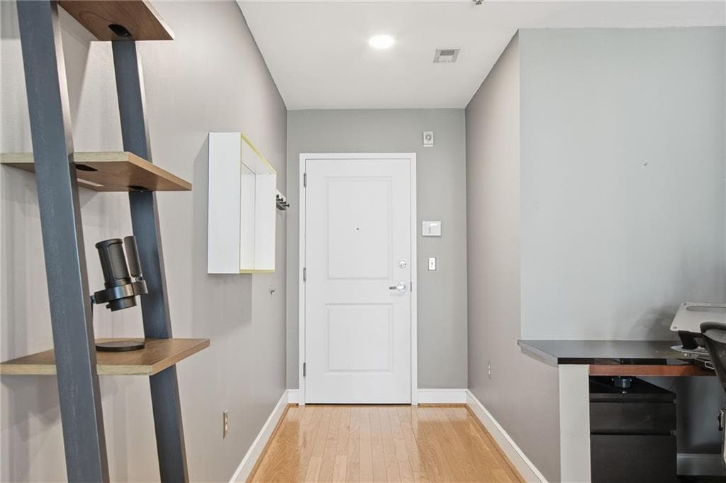 1 bedroom, 1 bathroom, 828 sq ft condominium for sale at 950 W Peachtree Street 913, Atlanta, GA 30309 — photo 5