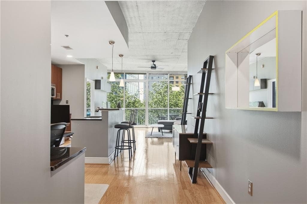 1 bedroom, 1 bathroom, 828 sq ft condominium for sale at 950 W Peachtree Street 913, Atlanta, GA 30309 — photo 6