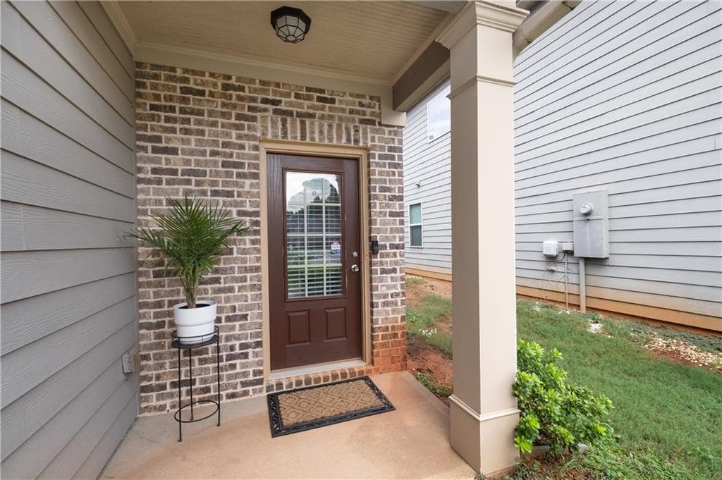 3 bedroom, 3 bathroom, 1,805 sq ft single family residence for sale at 2391 Oakleaf Circle, Lithonia, GA 30058 — photo 2