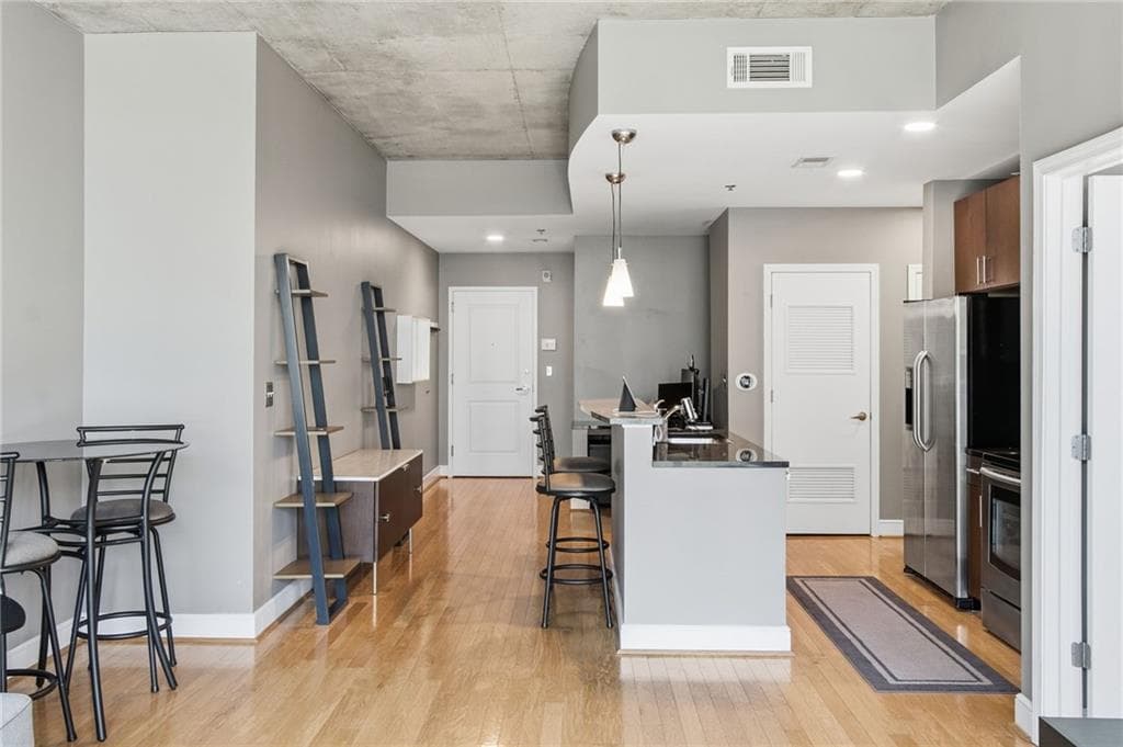 1 bedroom, 1 bathroom, 828 sq ft condominium for sale at 950 W Peachtree Street 913, Atlanta, GA 30309 — photo 7