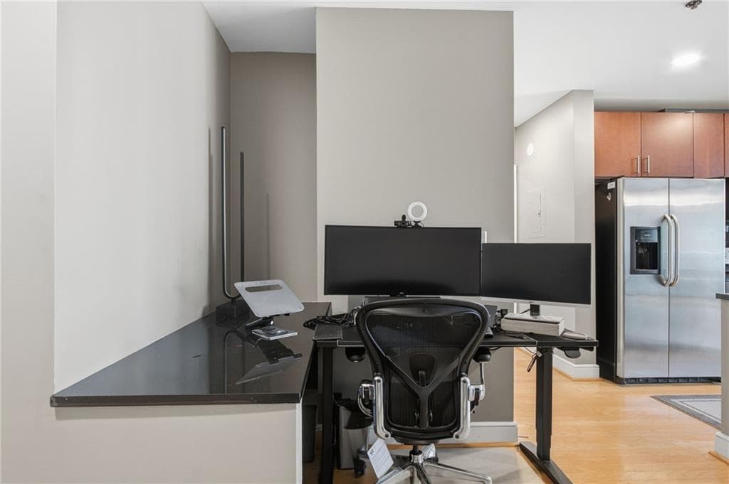 1 bedroom, 1 bathroom, 828 sq ft condominium for sale at 950 W Peachtree Street 913, Atlanta, GA 30309 — photo 8