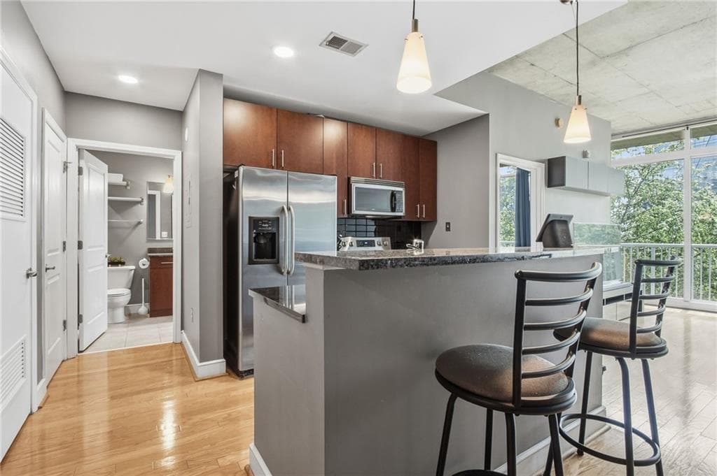 1 bedroom, 1 bathroom, 828 sq ft condominium for sale at 950 W Peachtree Street 913, Atlanta, GA 30309 — photo 9