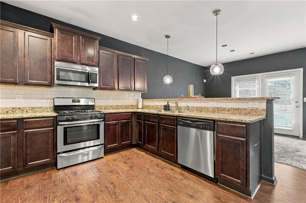 3 bedroom, 3 bathroom, 1,805 sq ft single family residence for sale at 2391 Oakleaf Circle, Lithonia, GA 30058 — photo 5