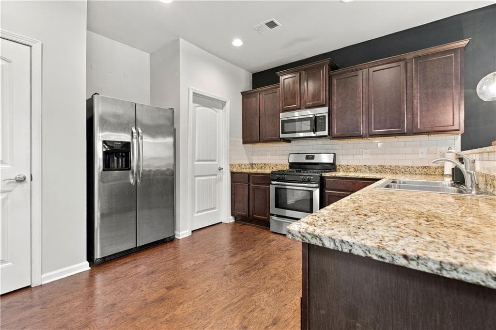 3 bedroom, 3 bathroom, 1,805 sq ft single family residence for sale at 2391 Oakleaf Circle, Lithonia, GA 30058 — photo 6