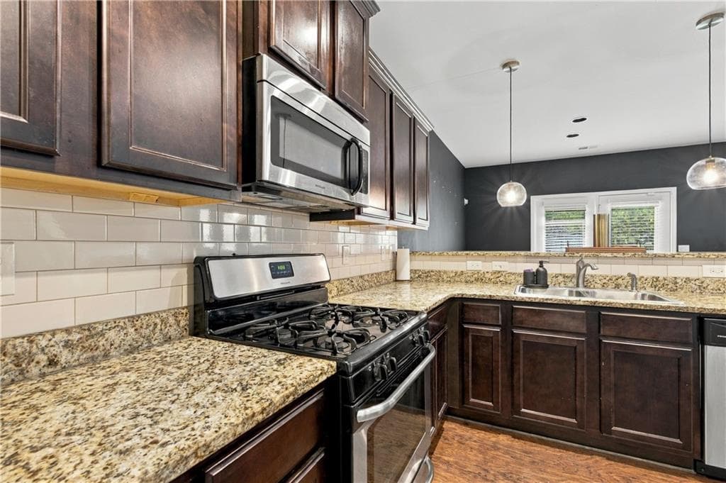 3 bedroom, 3 bathroom, 1,805 sq ft single family residence for sale at 2391 Oakleaf Circle, Lithonia, GA 30058 — photo 7