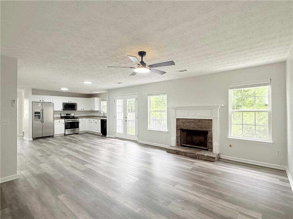 4 bedroom, 4 bathroom, 2,199 sq ft single family residence for sale at 928 Shannon Road, Loganville, GA 30052 — photo 2