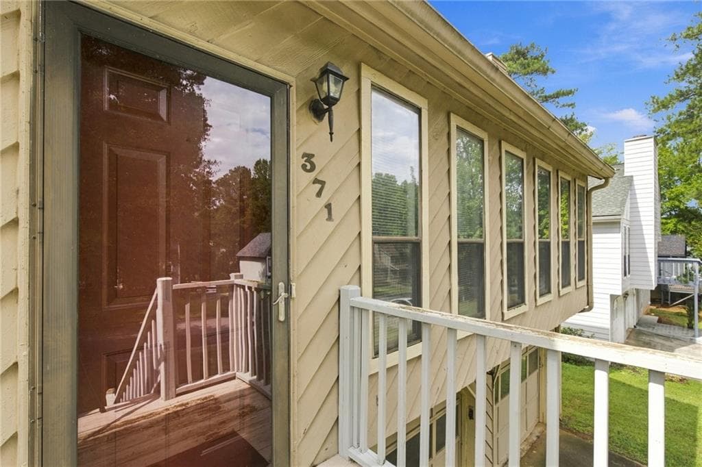 4 bedroom, 3 bathroom, 2,460 sq ft single family residence for sale at 371 Saint Simons Cove, Lawrenceville, GA 30044 — photo 3