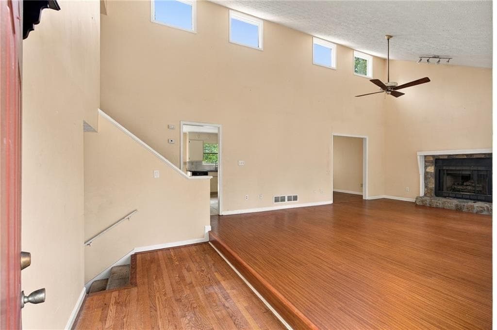 4 bedroom, 3 bathroom, 2,460 sq ft single family residence for sale at 371 Saint Simons Cove, Lawrenceville, GA 30044 — photo 4
