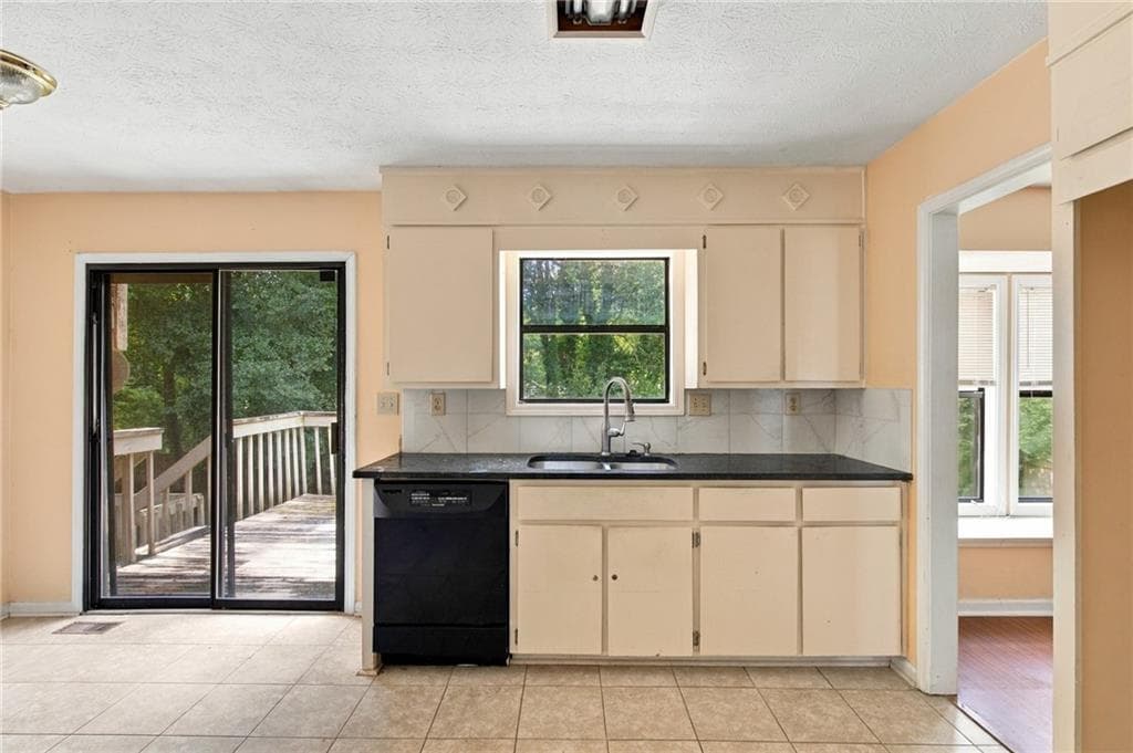4 bedroom, 3 bathroom, 2,460 sq ft single family residence for sale at 371 Saint Simons Cove, Lawrenceville, GA 30044 — photo 7