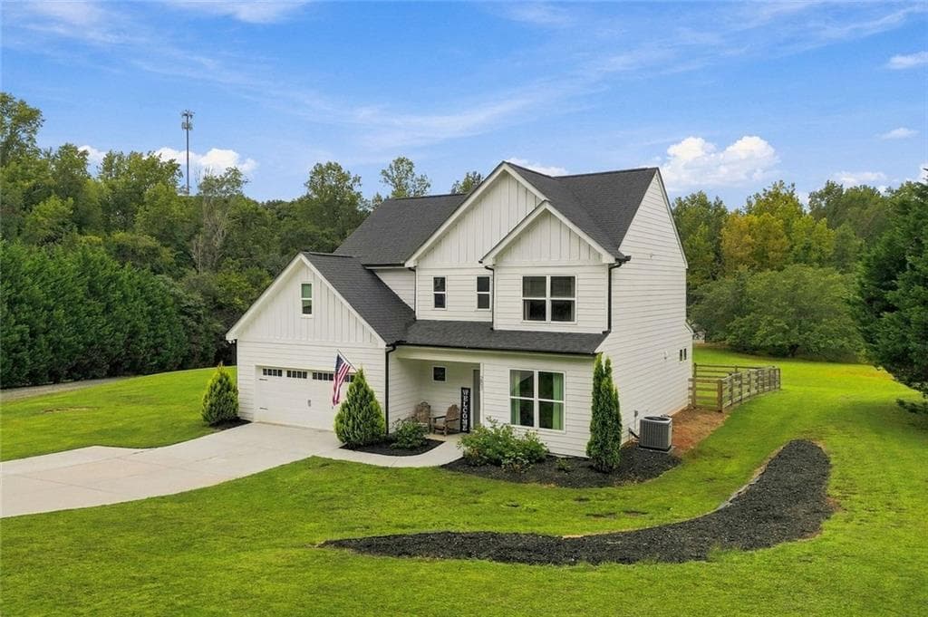 3 bedroom, 3 bathroom, 2,388 sq ft single family residence for sale at 201 Strickland Drive, Dawsonville, GA 30534 — photo 2