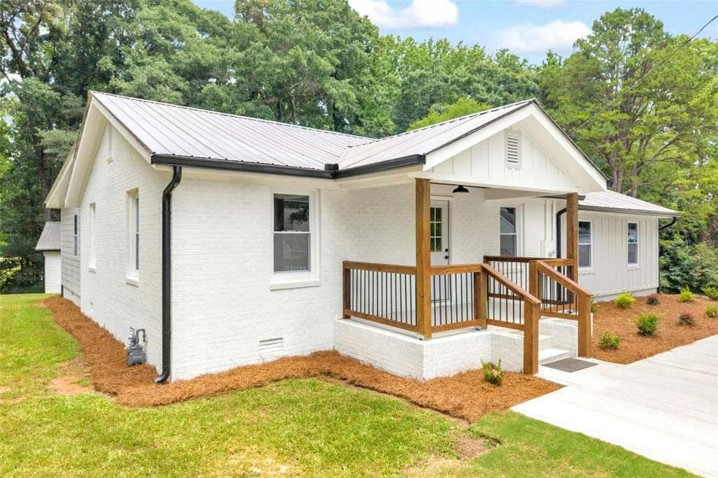 3 bedroom, 2 bathroom, 1,852 sq ft single family residence under contract at 152 Mountain Creek Drive, Pendergrass, GA 30567