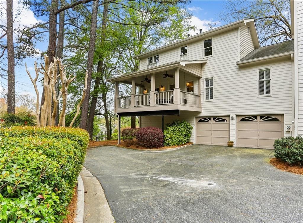 4 bedroom, 3 bathroom, 2,311 sq ft townhouse for sale at 44 Pointe Terrace 44, Atlanta, GA 30339 — photo 2