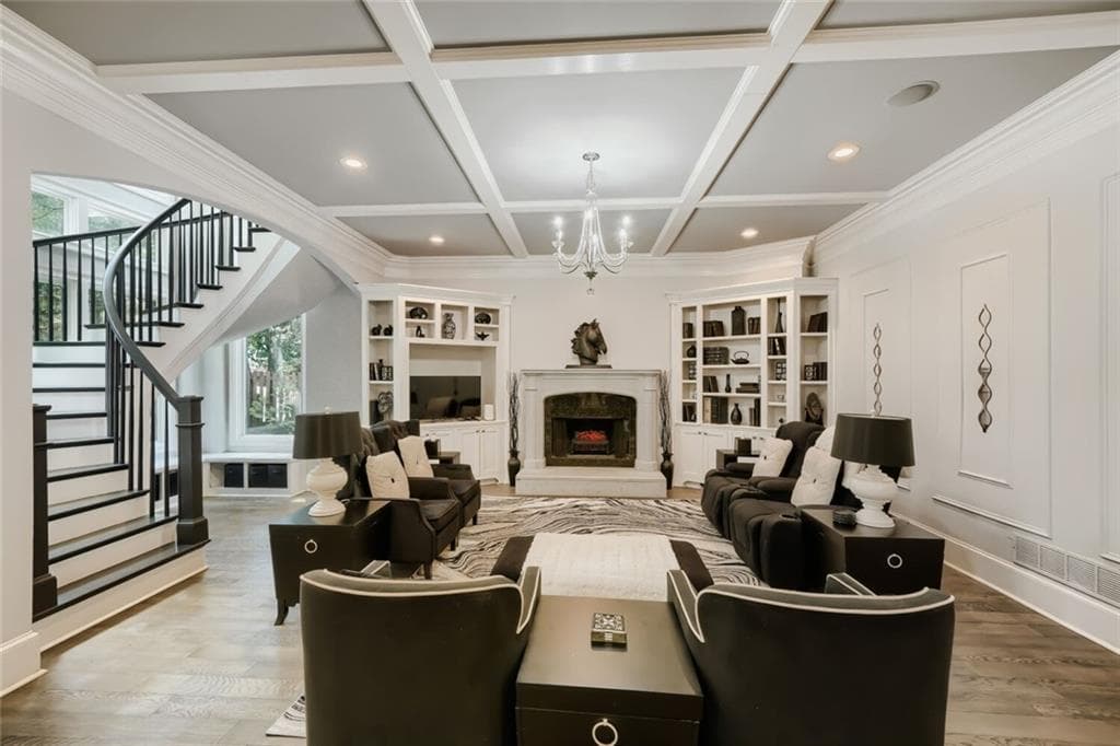 5 bedroom, 5 bathroom, 4,316 sq ft single family residence for sale at 70 Honour Circle, Atlanta, GA 30305 — photo 6